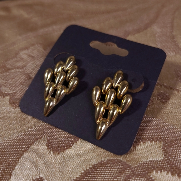 Gold Tone Teardrop Cluster Earrings - Picture 5 of 7